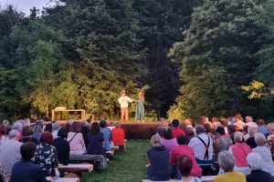"Ein Sommernachtstraum" im Juni 2025 im Forstlichen Versuchsgarten Grafrath