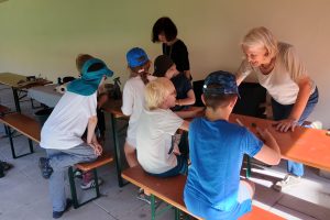 Ferienprogramm August 2026: Führung für Kinder "Ritter, Mönch und Schatzsucher " mit anschließendem Basteln im Pfarrgarten
